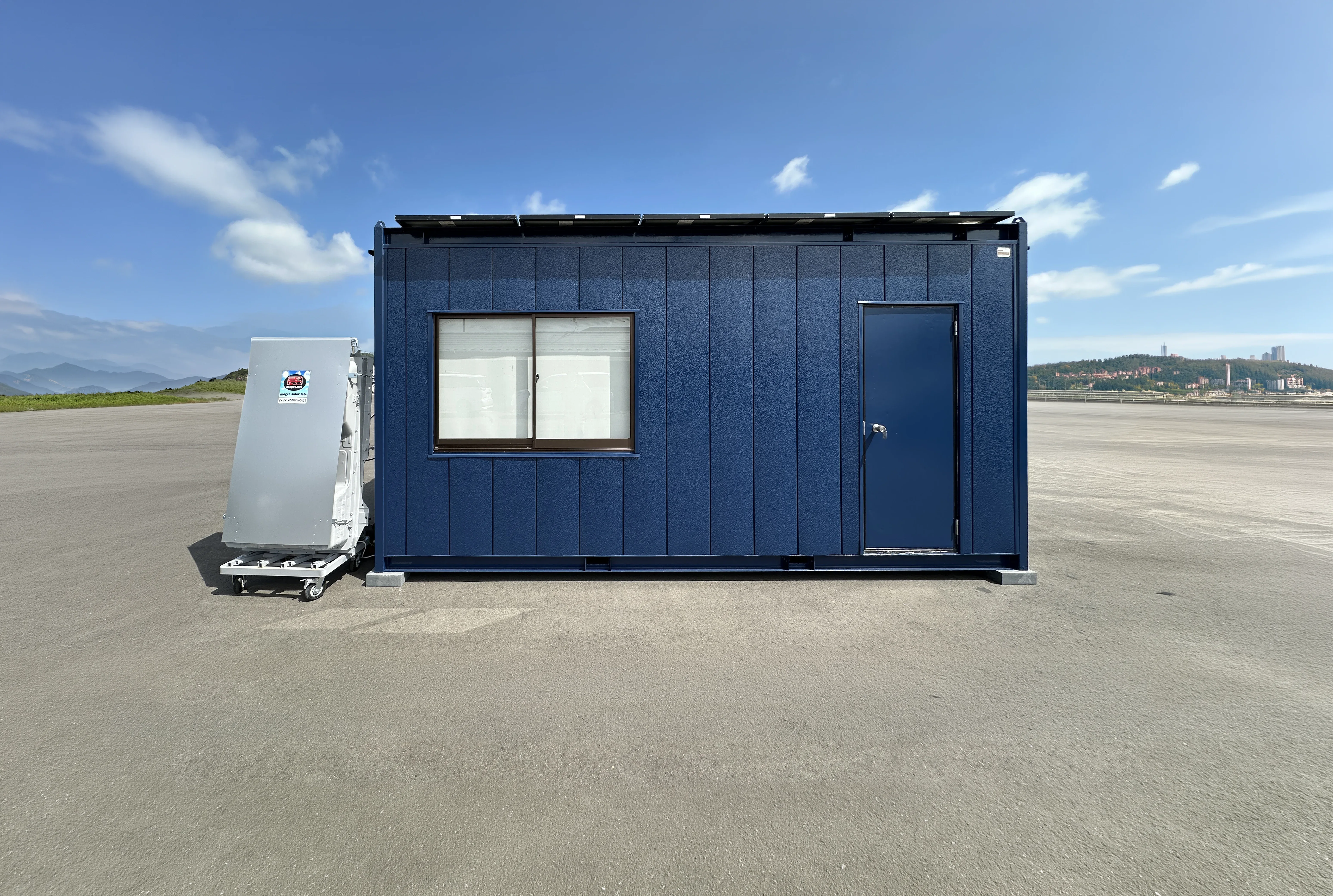 MOBILE HOUSE